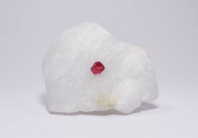 Spinel - Pein-Pyit (Painpyit), Mogok, Mynamar (Barma)